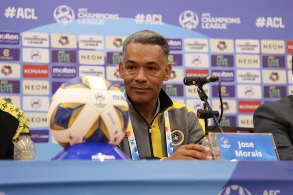 مورایس: AFC باید دلیل روشن تری برای کسر 3 امتیاز از سپاهان می آورد