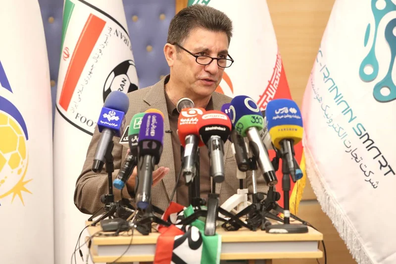 حمله قلعهنویی به منتقدان؛ قلمشان را فروختهاند!