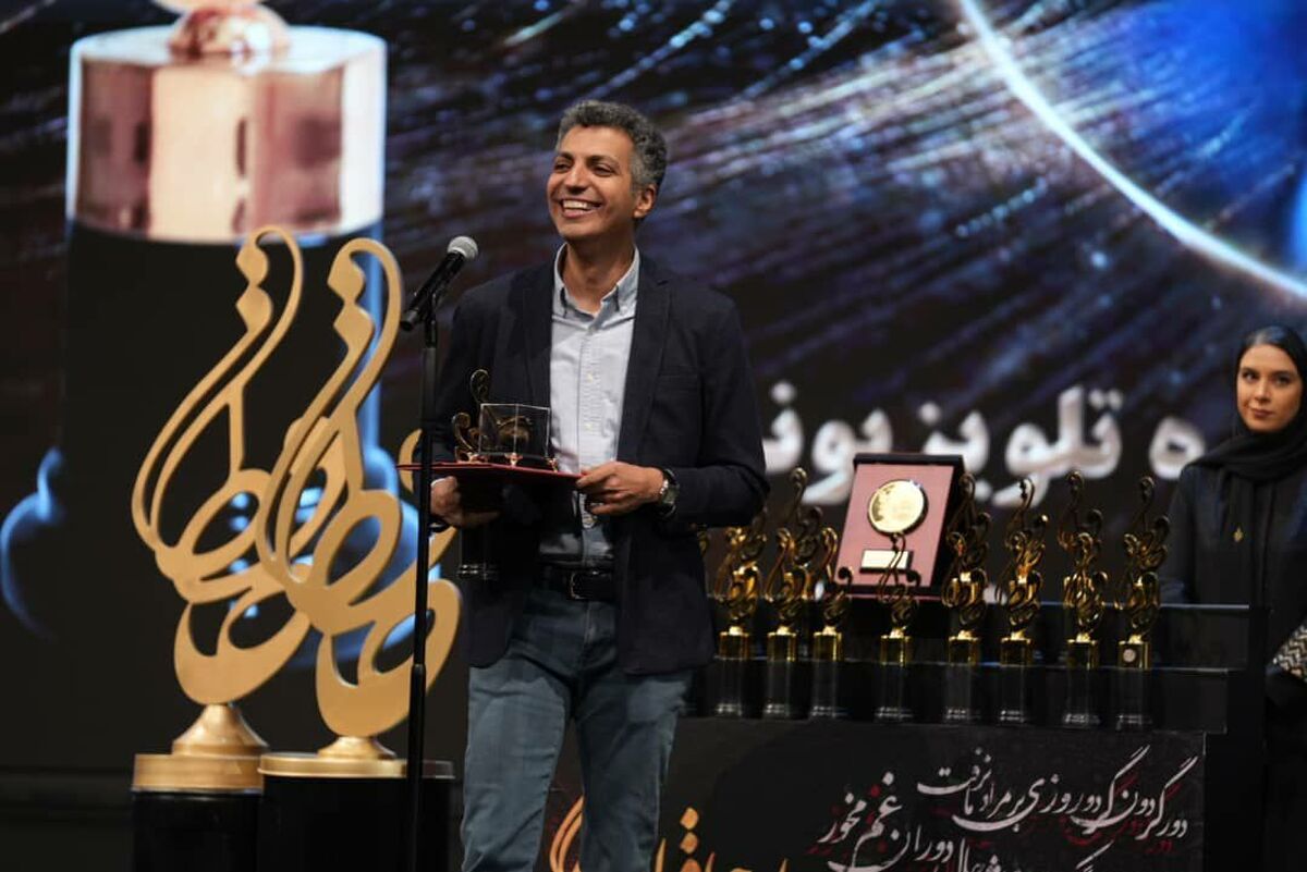 جایزه عادل فردوسی‌پور در جشن حافظ