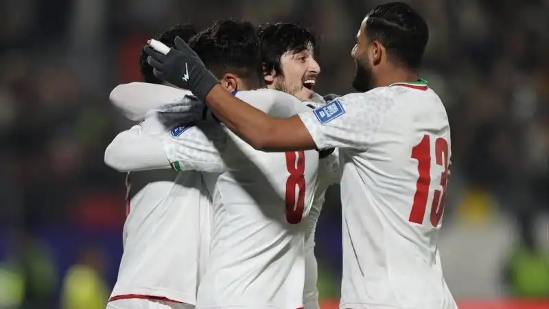 رنگ نوستالژیک روی پیراهن ایران