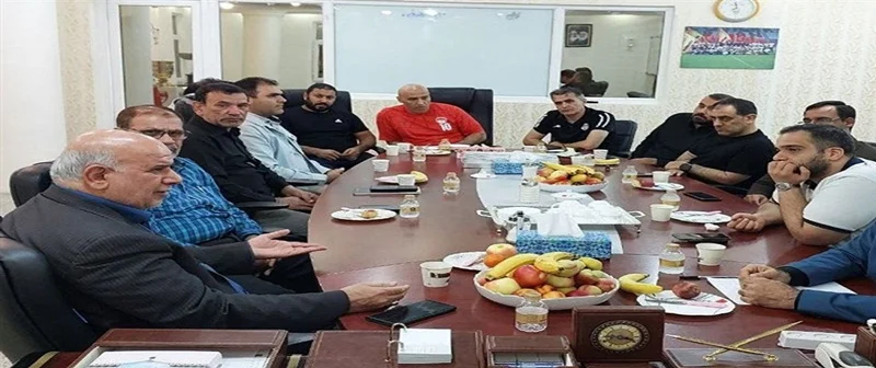آشتیکنان منصوریان و رئیس هیئت فوتبال خوزستان