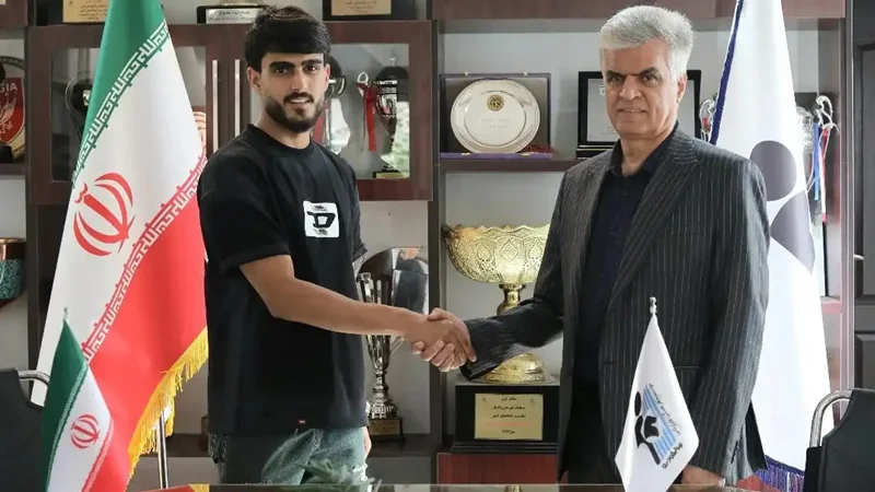 رضا غندیپور به شبابالاهلی پیوست