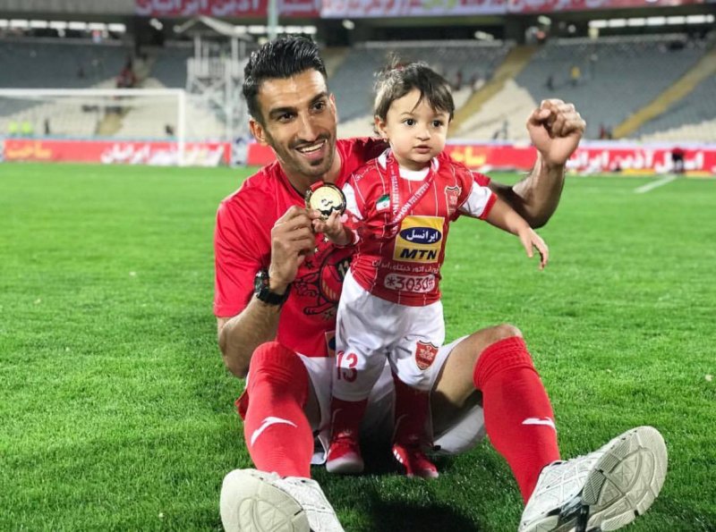 کنایه ماهینی به چمن آزادی با تصویری از فرزندش