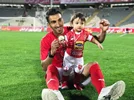 کنایه ماهینی به چمن آزادی با تصویری از فرزندش