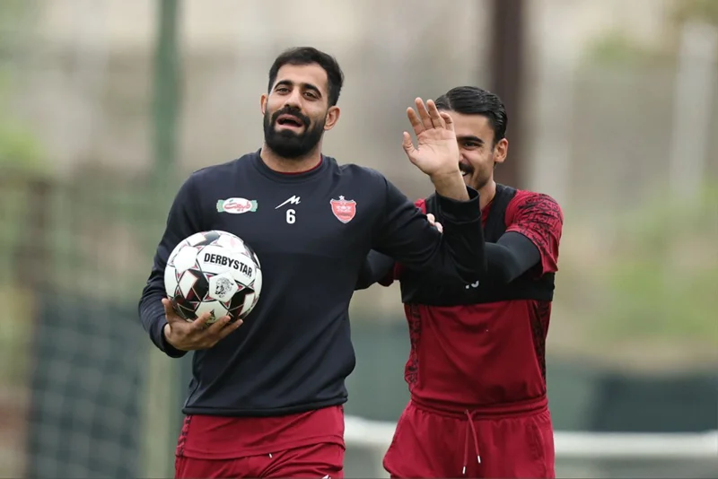 پرسپولیس قرارداد کنعانیزادگان را تمدید میکند