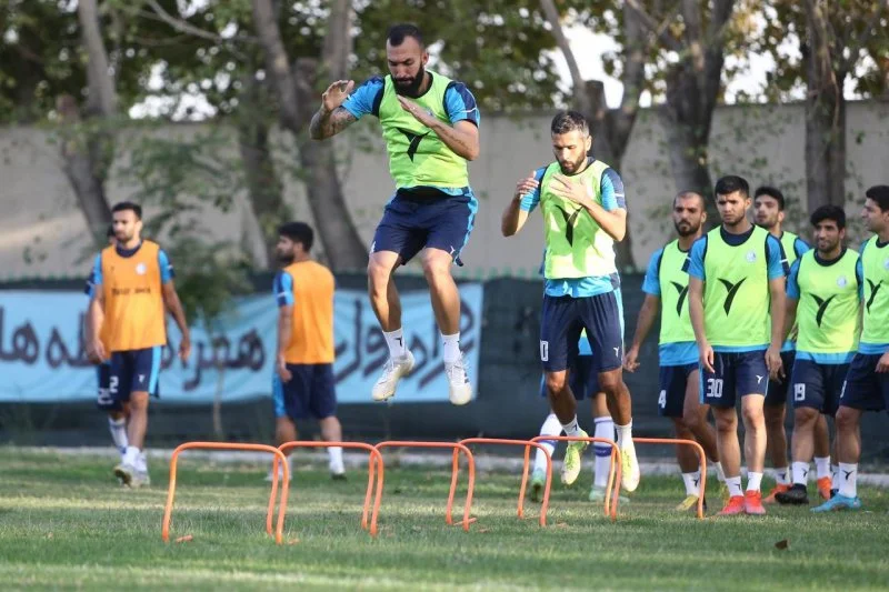 حضور ملیپوشان استقلال در تمرینات آبیپوشان