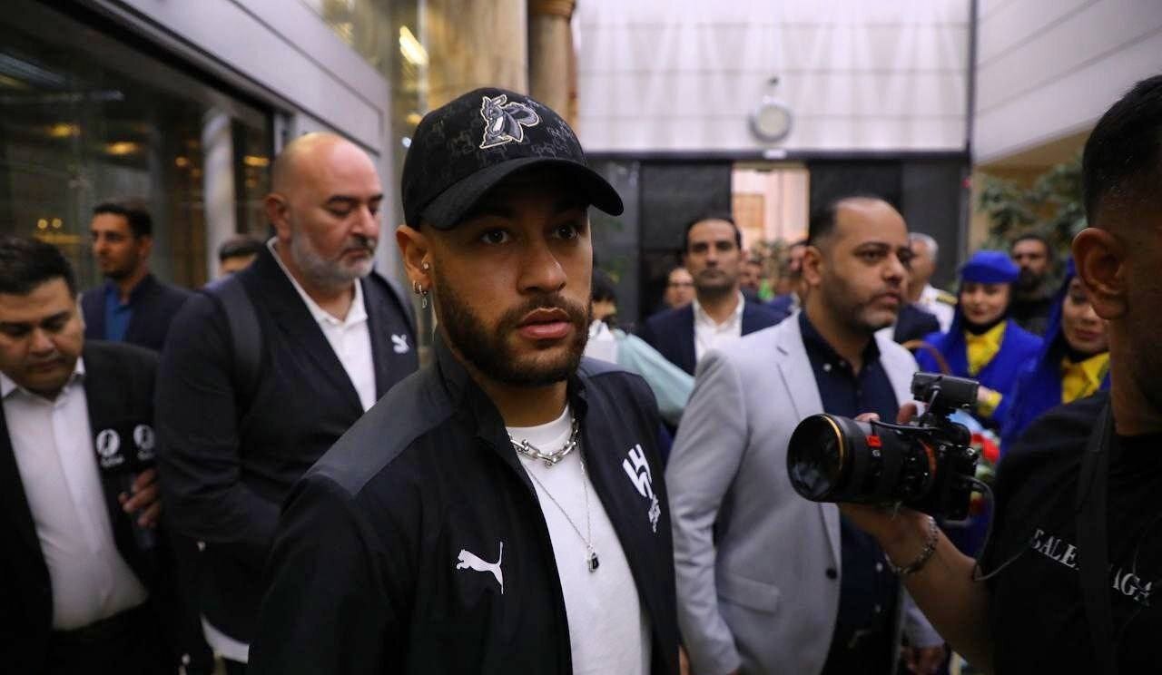 ستاره برزیلی در فرودگاه تهران!