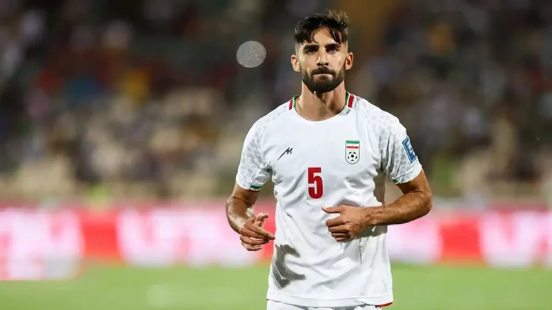 پرچمدار پرسپولیس؛ بیرقیب در سمت چپ!