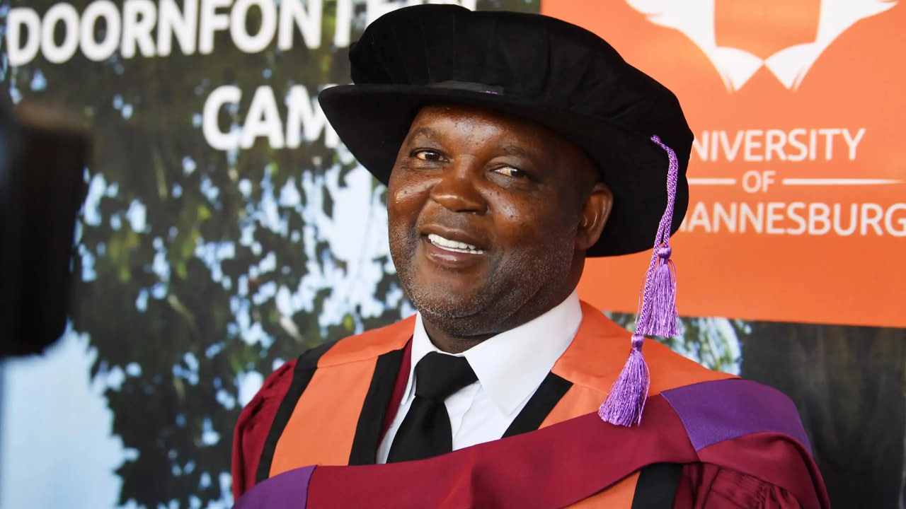 اولین مربی آفریقایی فوتبال ایران روی نیمکت استقلال