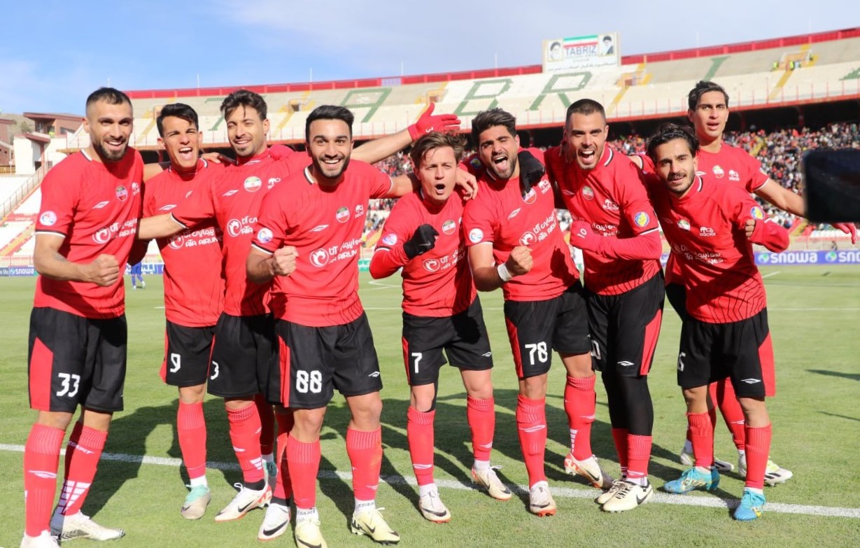 تصویر رویایی تراکتور در یادگار