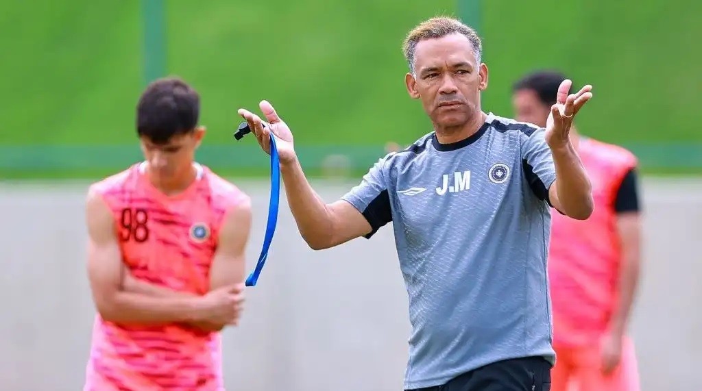 واکنش مورایس به حضور آزمون در شباب‌الاهلی؛ هزینه جذب سردار برابر بودجه یک تیم ایرانی است!