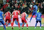 پرسپولیس و استقلال به یک اندازه شایسته قهرمانی هستند